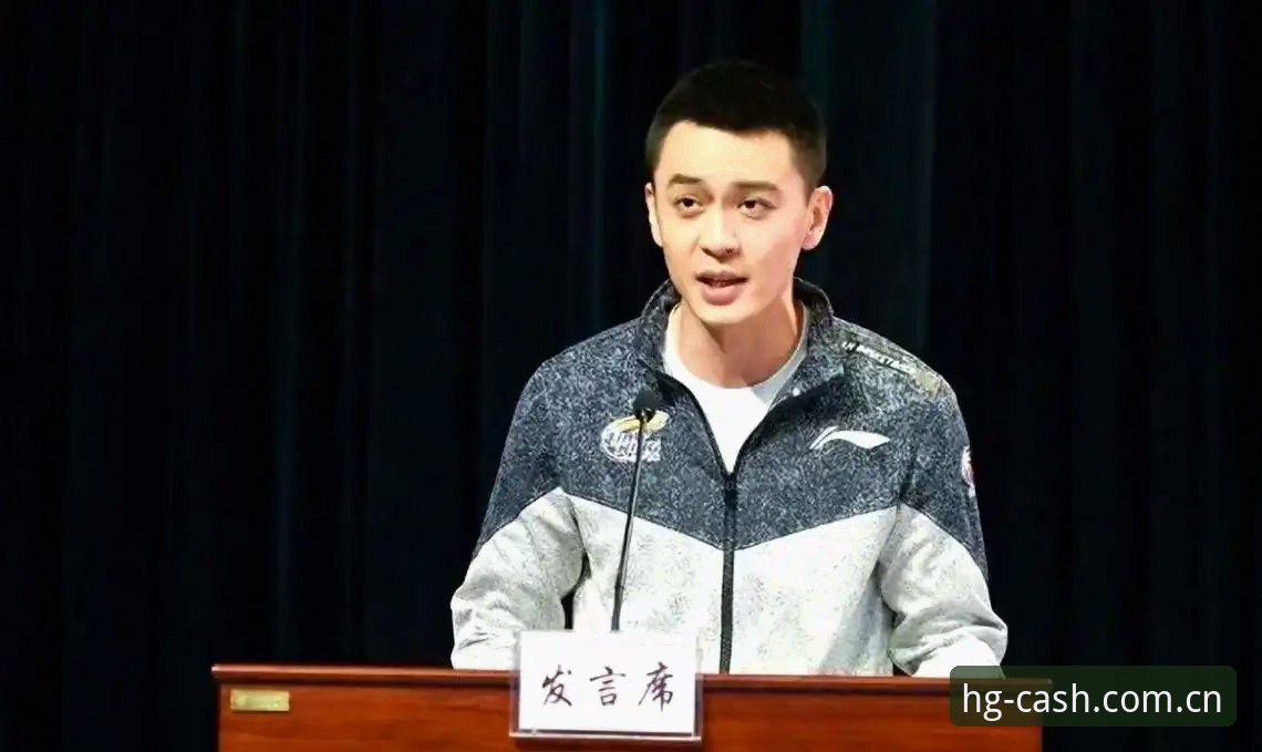 杨鸣说C罗压力大vs前锋进球潮：数据背后谁更难熬？